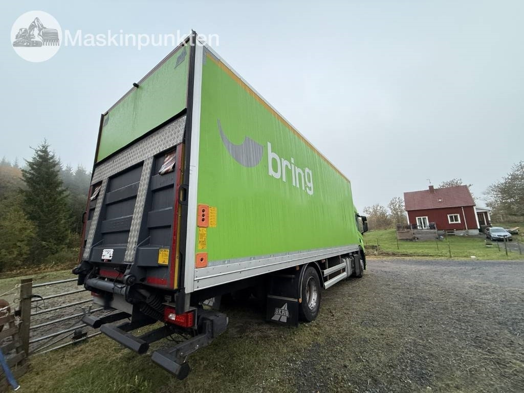 Scania P 320 - Dobozos felépítményű teherautó: 5 kép. Scania P 320 - Dobozos felépítményű teherautó: 5 kép.