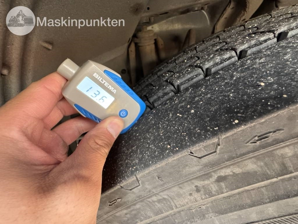 Scania P 320 - Dobozos felépítményű teherautó: 5 kép. Scania P 320 - Dobozos felépítményű teherautó: 5 kép.