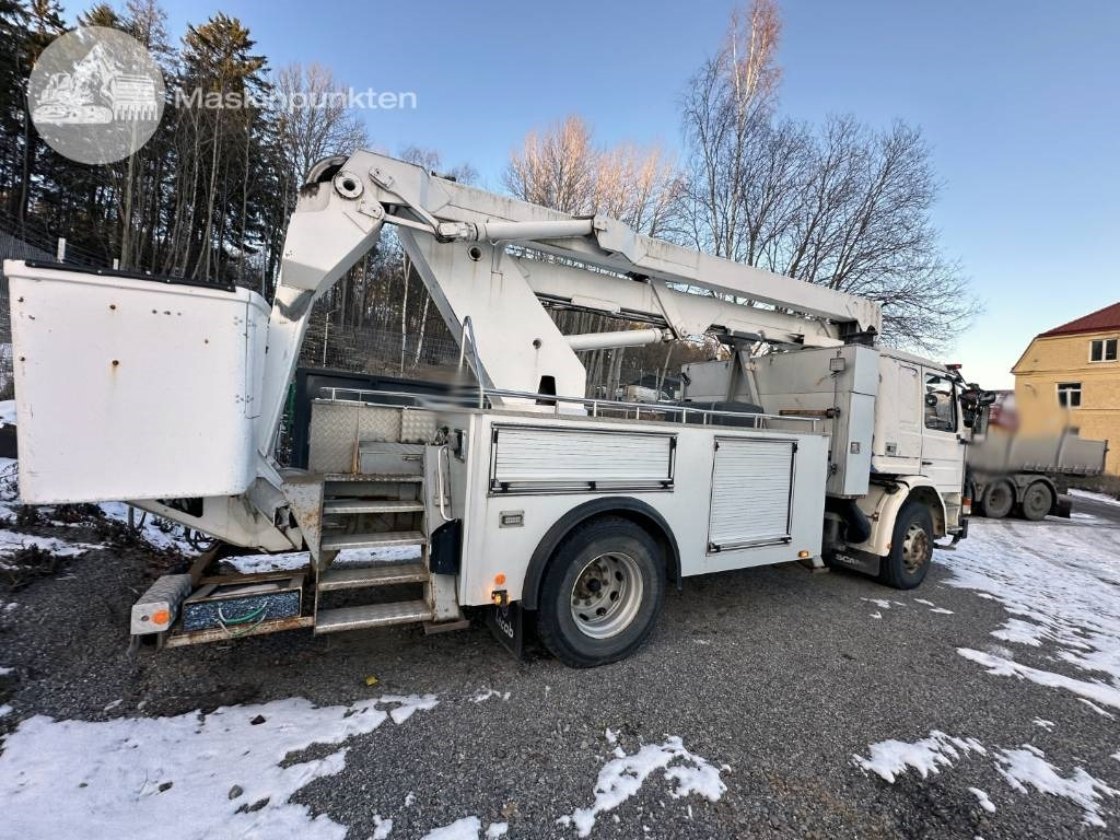 Scania P 92 M - Darus autó: 5 kép. Scania P 92 M - Darus autó: 5 kép.