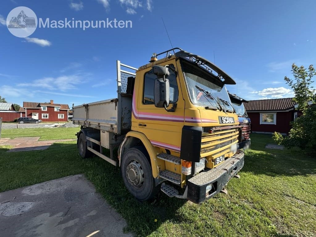 Scania P 93 HL - Billenőplatós teherautó: 3 kép. Scania P 93 HL - Billenőplatós teherautó: 3 kép.