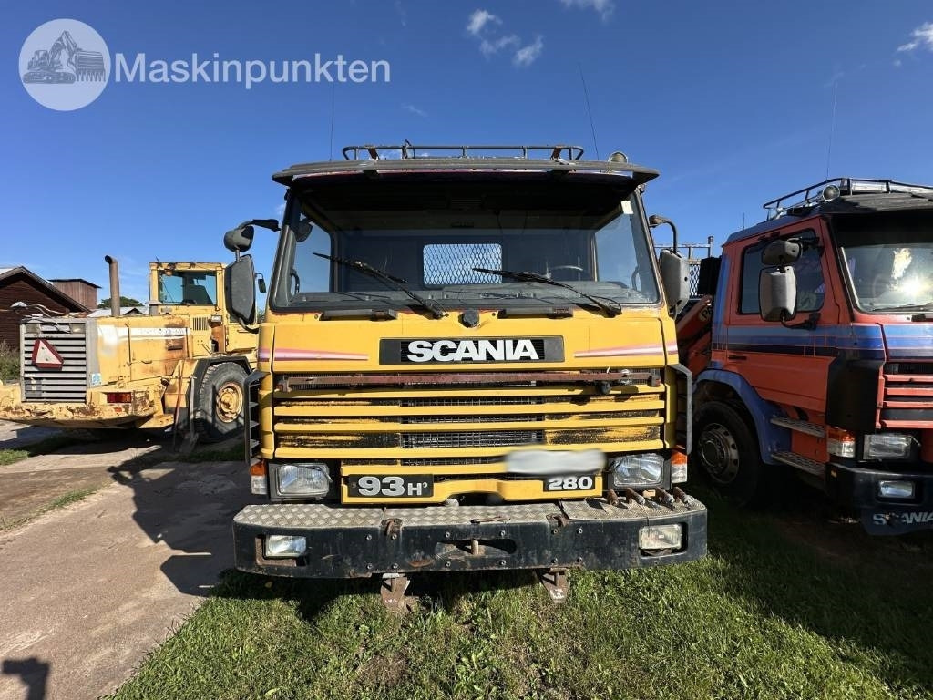Scania P 93 HL - Billenőplatós teherautó: 2 kép. Scania P 93 HL - Billenőplatós teherautó: 2 kép.