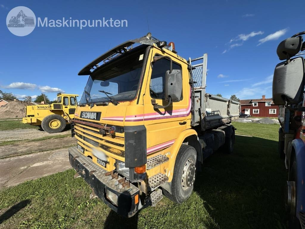 Scania P 93 HL - Billenőplatós teherautó: 1 kép. Scania P 93 HL - Billenőplatós teherautó: 1 kép.