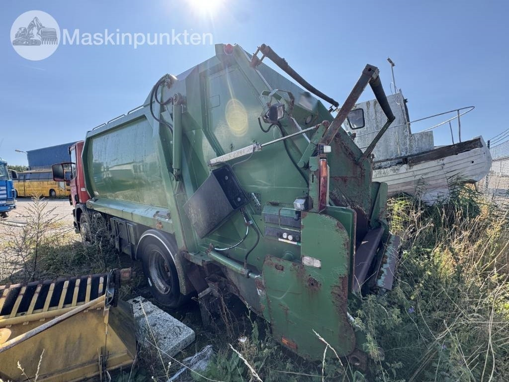 Scania P 94 D - Szemetesautó: 2 kép. Scania P 94 D - Szemetesautó: 2 kép.