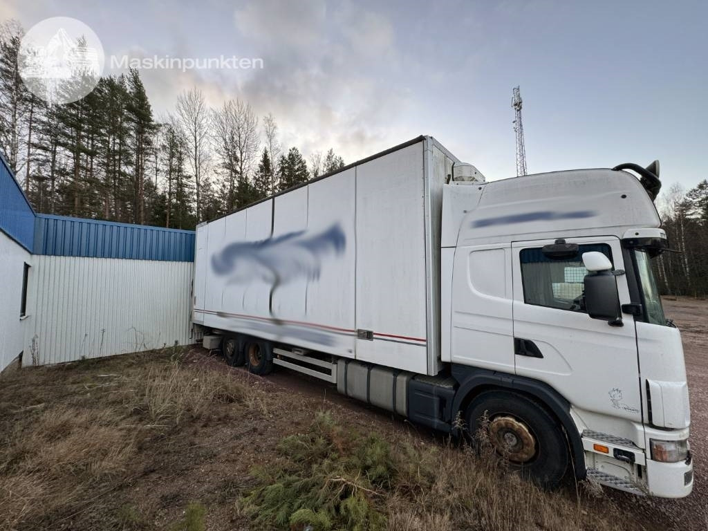 Scania R 114 - Dobozos felépítményű teherautó: 2 kép. Scania R 114 - Dobozos felépítményű teherautó: 2 kép.
