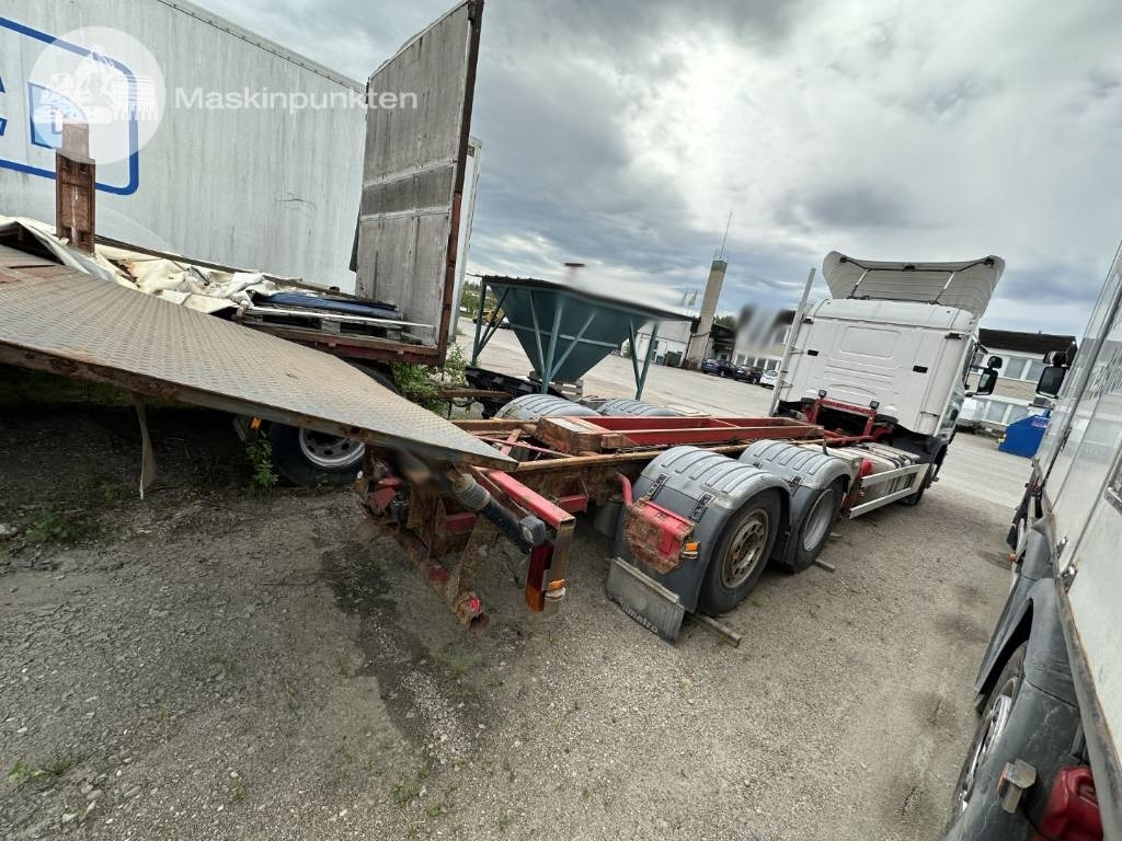 Scania R 124 LB - Cserefelépítményes teherautó: 4 kép. Scania R 124 LB - Cserefelépítményes teherautó: 4 kép.