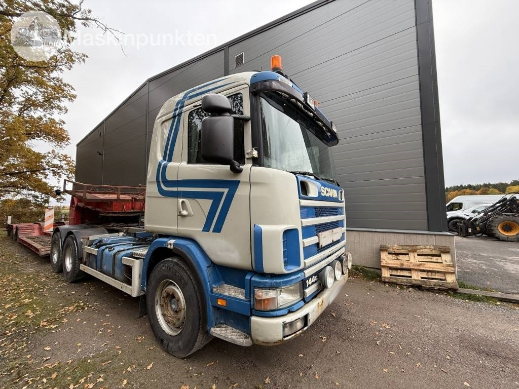 Scania R 144 GB - Horgos rakodó teherautó: 2 kép. Scania R 144 GB - Horgos rakodó teherautó: 2 kép.