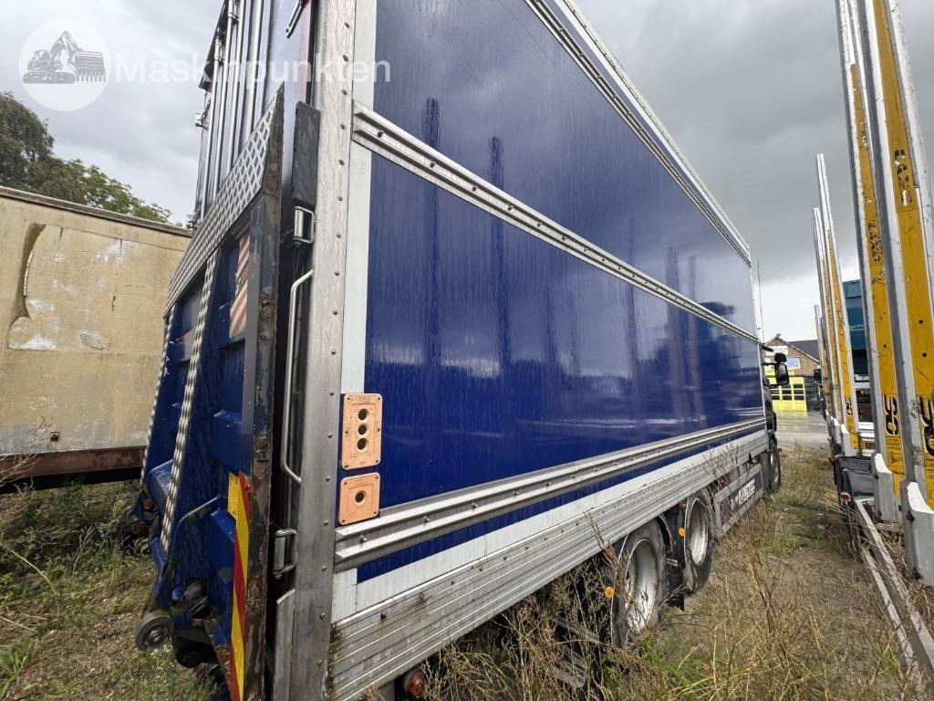 Scania R 420 LB - Dobozos felépítményű teherautó: 3 kép. Scania R 420 LB - Dobozos felépítményű teherautó: 3 kép.