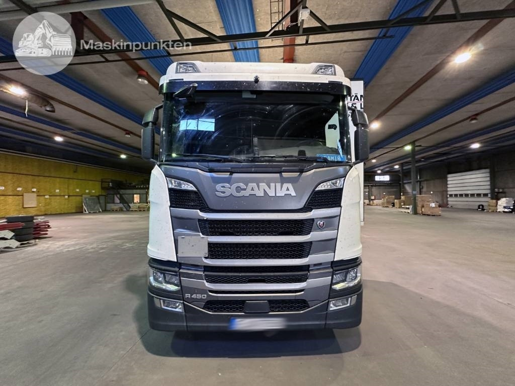 Scania R 450 - Dobozos felépítményű teherautó: 3 kép. Scania R 450 - Dobozos felépítményű teherautó: 3 kép.