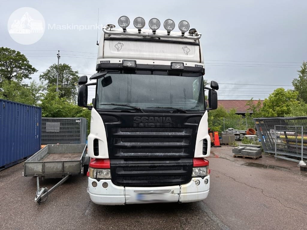 Scania R 480 LB - Horgos rakodó teherautó: 2 kép. Scania R 480 LB - Horgos rakodó teherautó: 2 kép.