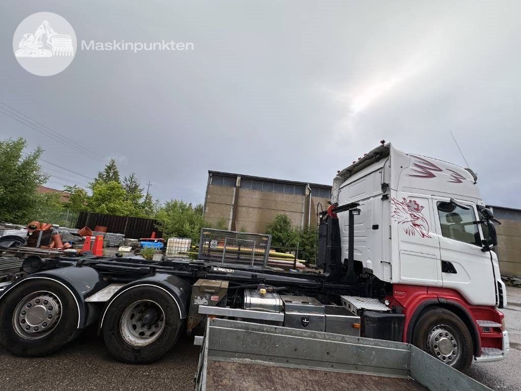Scania R 480 LB - Horgos rakodó teherautó: 4 kép. Scania R 480 LB - Horgos rakodó teherautó: 4 kép.
