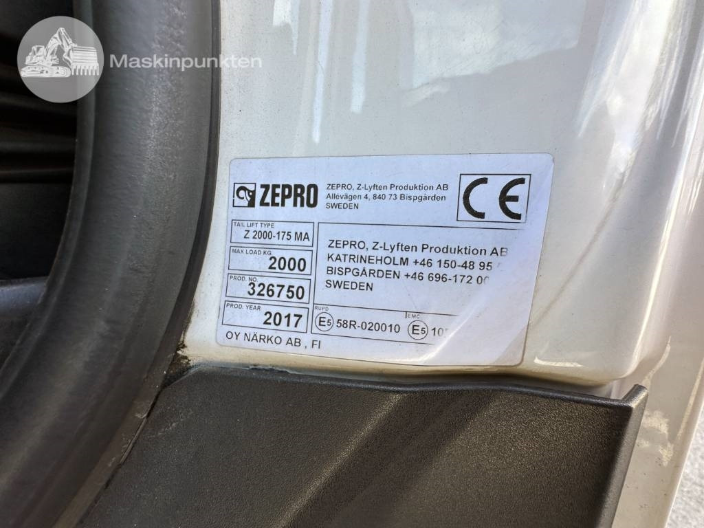 Dobozos felépítményű teherautó Scania R 520: 38 kép.