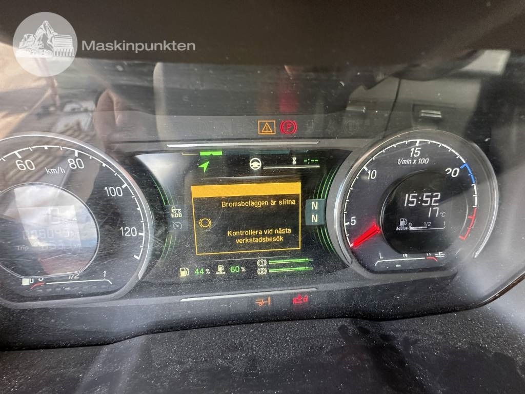 Dobozos felépítményű teherautó Scania R 520: 23 kép.