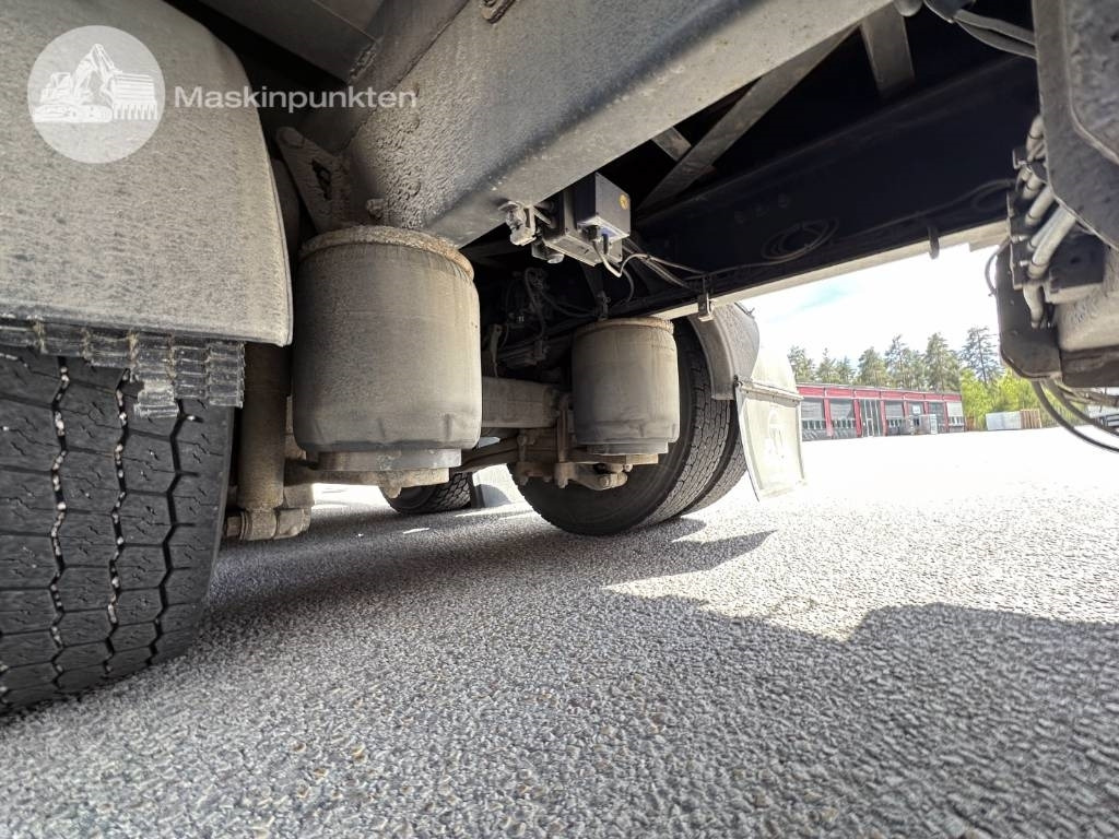 Dobozos felépítményű teherautó Scania R 520: 48 kép.