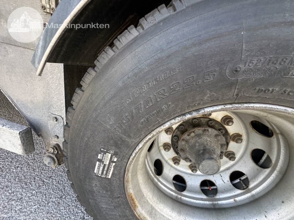 Dobozos felépítményű teherautó Scania R 520: 45 kép.