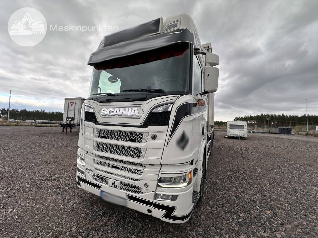 Scania R 580 - Cserefelépítményes teherautó: 3 kép. Scania R 580 - Cserefelépítményes teherautó: 3 kép.