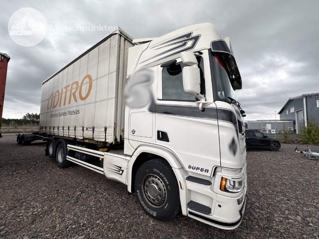 Scania R 580 - Cserefelépítményes teherautó: 3 kép. Scania R 580 - Cserefelépítményes teherautó: 3 kép.