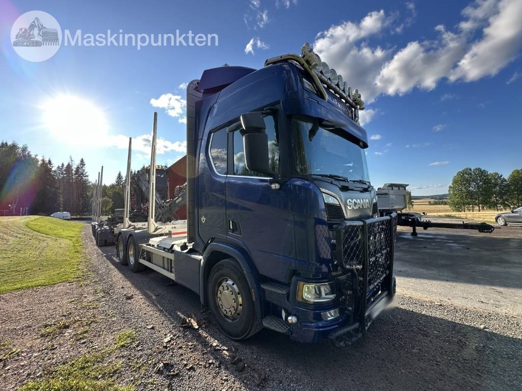 Scania R 650 - Rönkszállító teherautó: 3 kép. Scania R 650 - Rönkszállító teherautó: 3 kép.