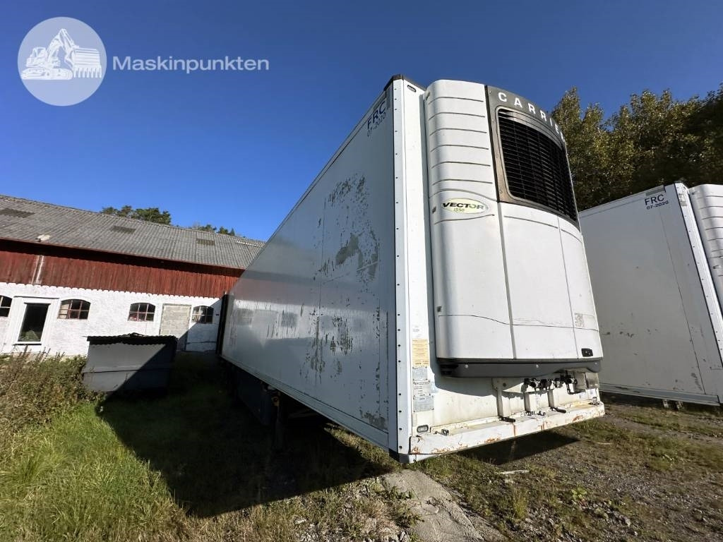 Schmitz Cargobull SKO 24 - Félpótkocsi hűtős: 2 kép. Schmitz Cargobull SKO 24 - Félpótkocsi hűtős: 2 kép.