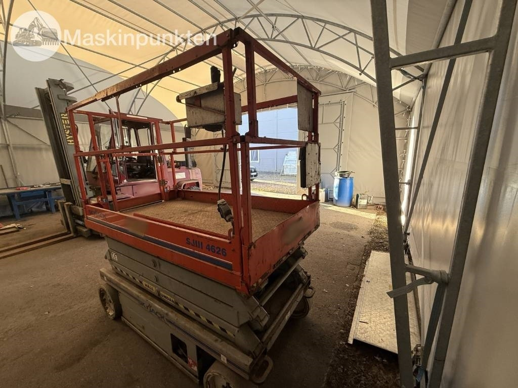 SkyJack SJ III 4626 - Ollós emelő: 4 kép. SkyJack SJ III 4626 - Ollós emelő: 4 kép.