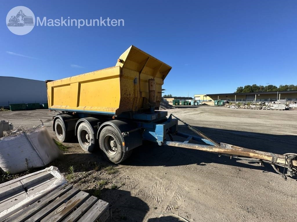 TRIOLIFT 0C0TTPS-3 - Pótkocsi billenőplatós: 3 kép. TRIOLIFT 0C0TTPS-3 - Pótkocsi billenőplatós: 3 kép.