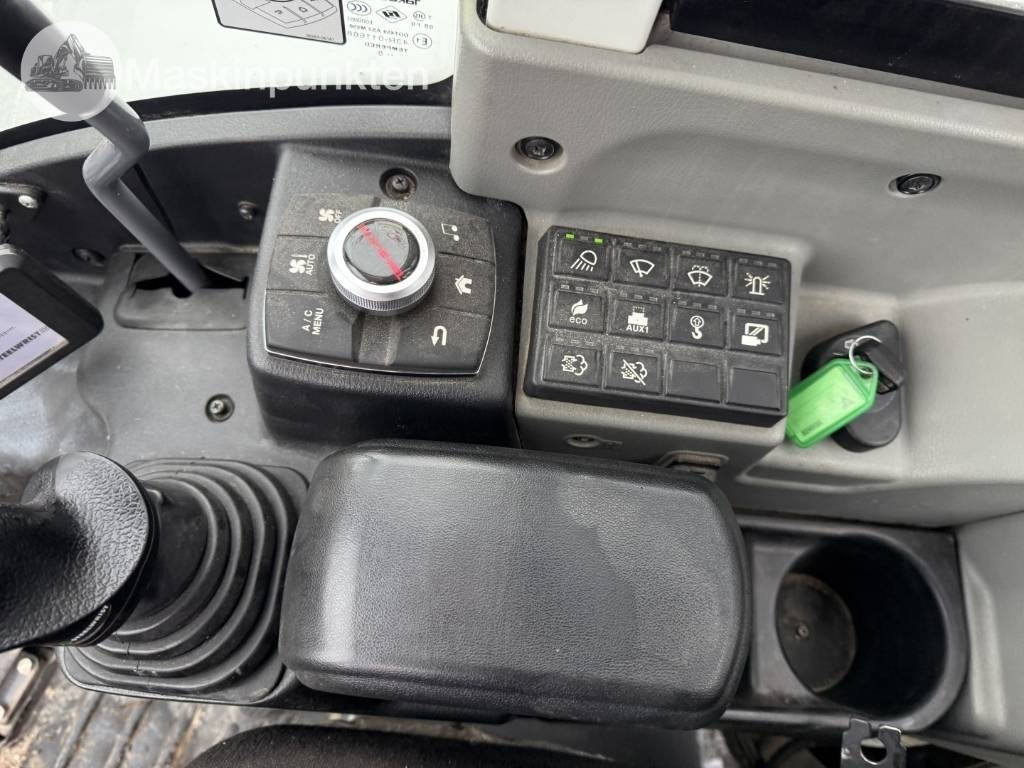 Lánctalpas kotró Takeuchi TB 370: 8 kép. Lánctalpas kotró Takeuchi TB 370: 8 kép.