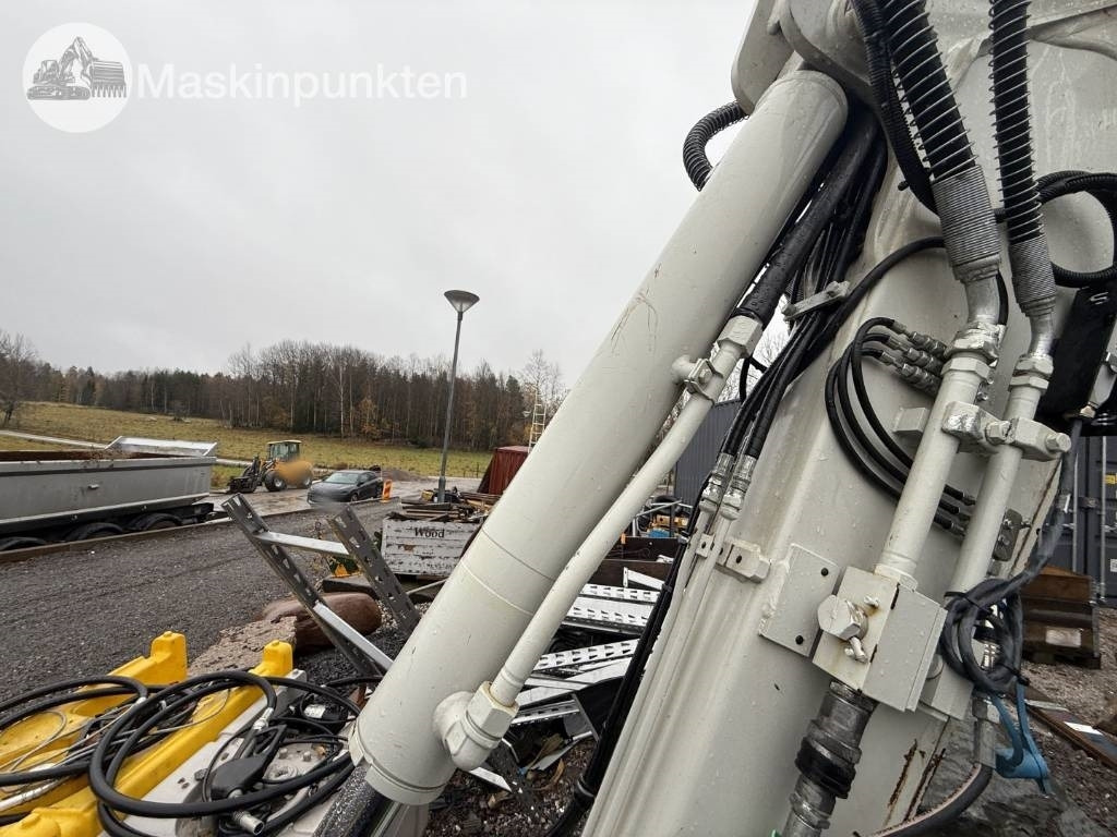 Lánctalpas kotró Takeuchi TB 370: 33 kép. Lánctalpas kotró Takeuchi TB 370: 33 kép.