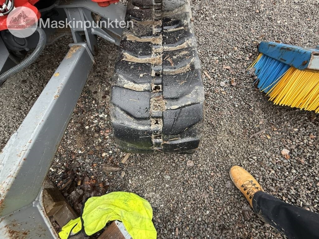 Lánctalpas kotró Takeuchi TB 370: 42 kép. Lánctalpas kotró Takeuchi TB 370: 42 kép.