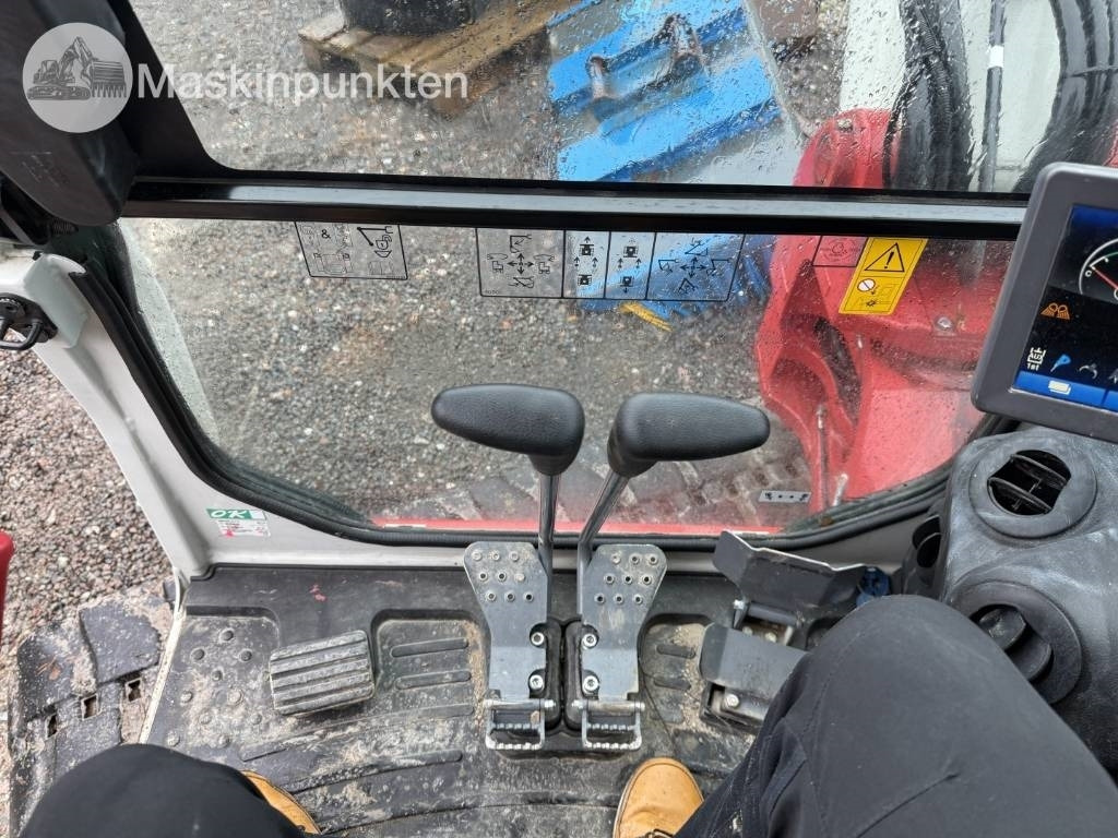 Lánctalpas kotró Takeuchi TB 370: 10 kép. Lánctalpas kotró Takeuchi TB 370: 10 kép.