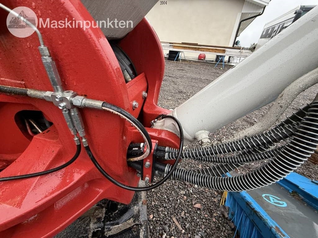 Lánctalpas kotró Takeuchi TB 370: 24 kép. Lánctalpas kotró Takeuchi TB 370: 24 kép.