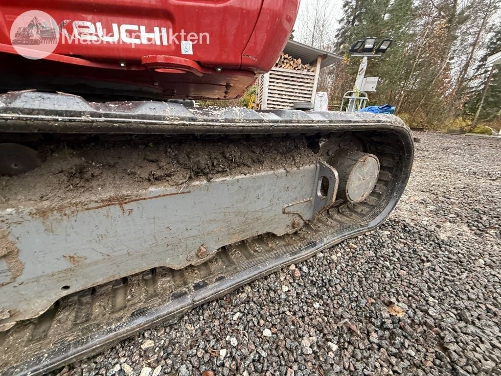 Lánctalpas kotró Takeuchi TB 370: 46 kép. Lánctalpas kotró Takeuchi TB 370: 46 kép.
