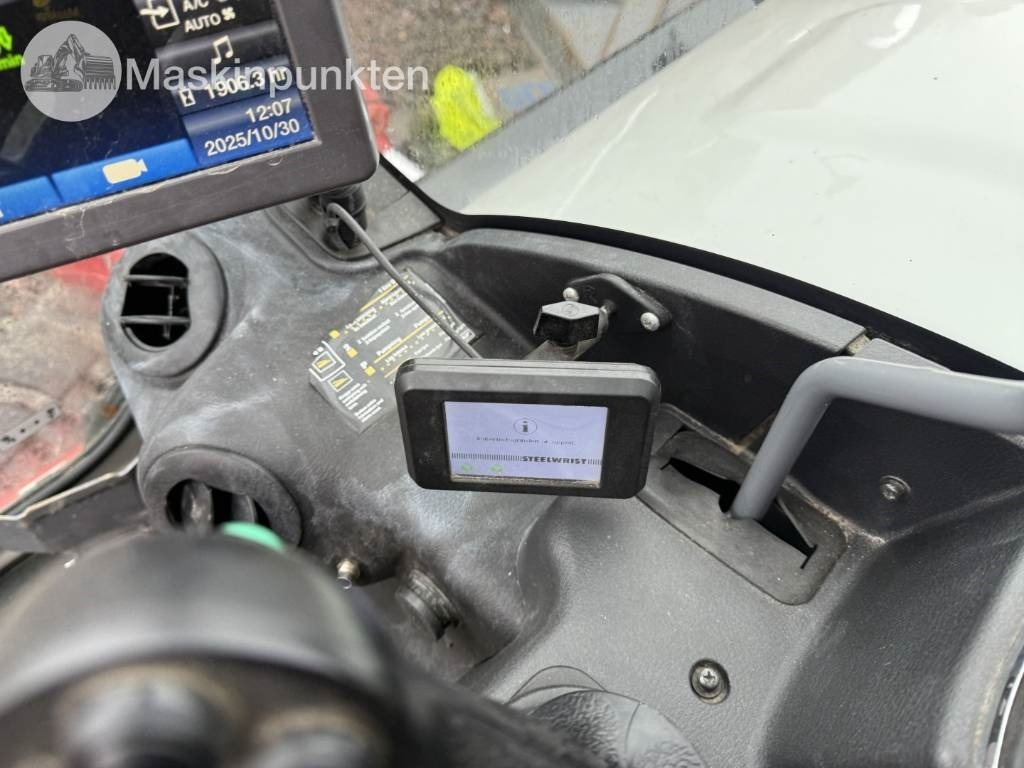 Lánctalpas kotró Takeuchi TB 370: 7 kép. Lánctalpas kotró Takeuchi TB 370: 7 kép.