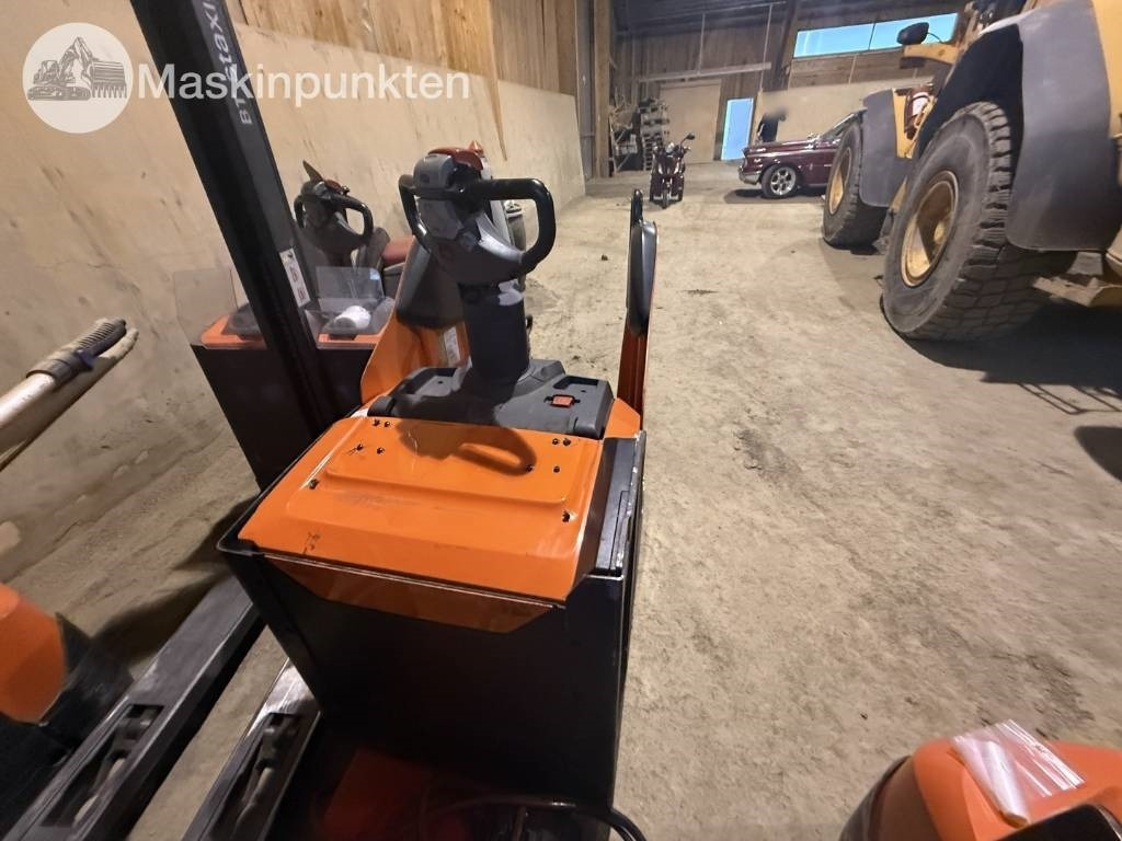 Toyota BT LPE 250 - Elektromos targonca: 4 kép. Toyota BT LPE 250 - Elektromos targonca: 4 kép.