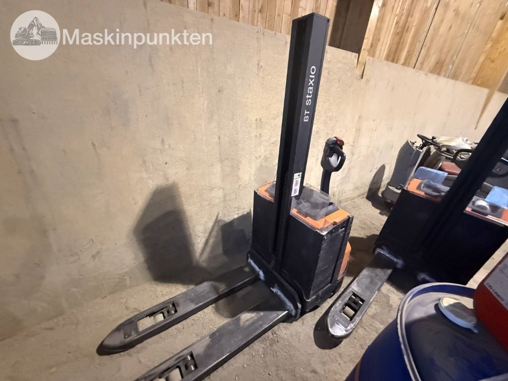 Toyota BT SWE 160 L - Elektromos targonca: 4 kép. Toyota BT SWE 160 L - Elektromos targonca: 4 kép.