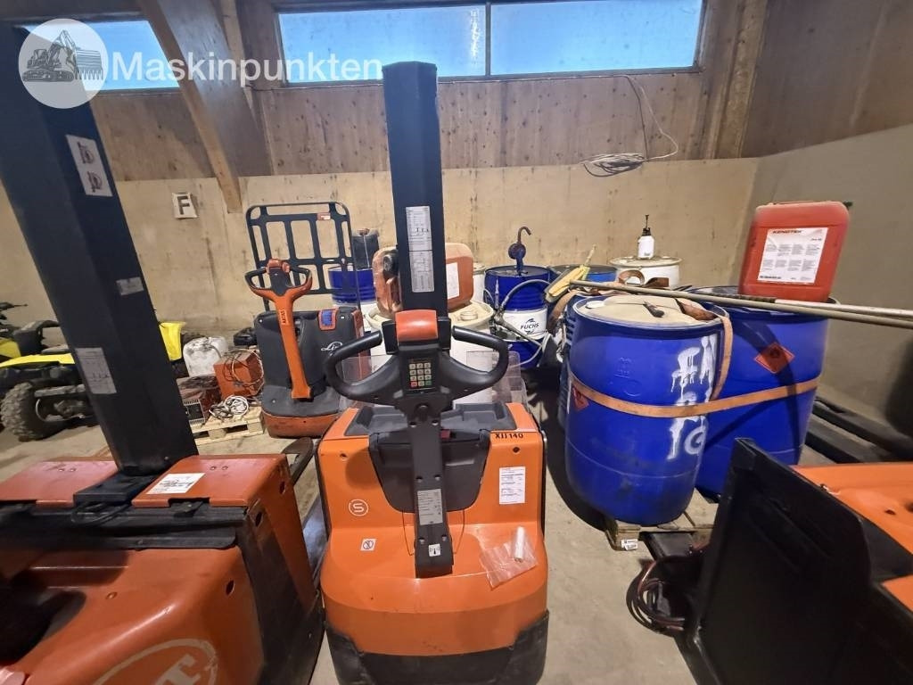 Toyota BT SWE 80 L - Elektromos targonca: 2 kép. Toyota BT SWE 80 L - Elektromos targonca: 2 kép.