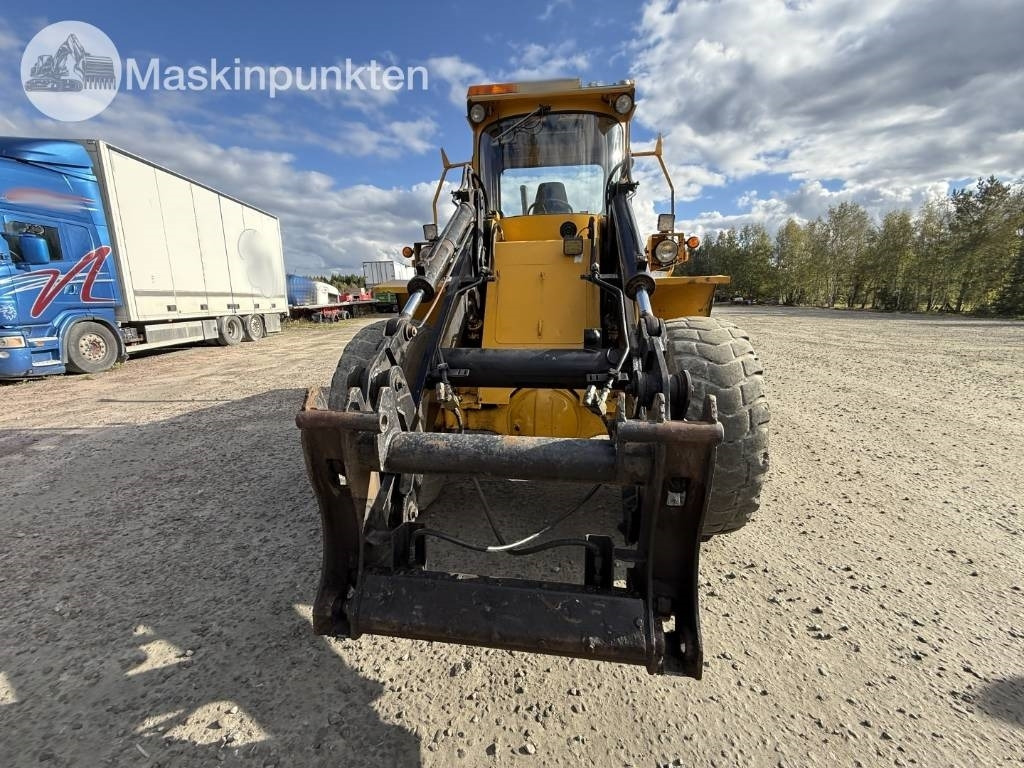 Volvo BM 4300 - Gumikerekes homlokrakodó: 2 kép. Volvo BM 4300 - Gumikerekes homlokrakodó: 2 kép.
