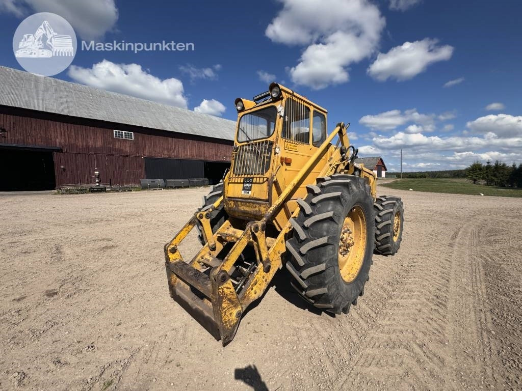 Volvo BM 840  - Gumikerekes homlokrakodó: 2 kép. Volvo BM 840  - Gumikerekes homlokrakodó: 2 kép.