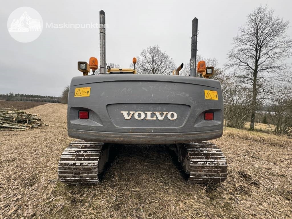 Volvo EC 210 C L - Lánctalpas kotró: 3 kép. Volvo EC 210 C L - Lánctalpas kotró: 3 kép.