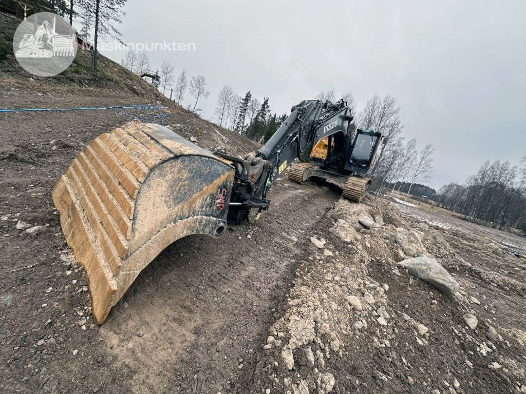 Volvo EC 300 EL - Lánctalpas kotró: 3 kép. Volvo EC 300 EL - Lánctalpas kotró: 3 kép.