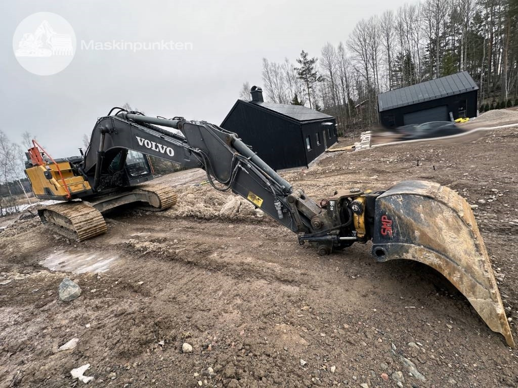 Volvo EC 300 EL - Lánctalpas kotró: 4 kép. Volvo EC 300 EL - Lánctalpas kotró: 4 kép.