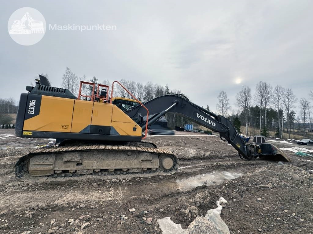 Volvo EC 300 EL - Lánctalpas kotró: 5 kép. Volvo EC 300 EL - Lánctalpas kotró: 5 kép.