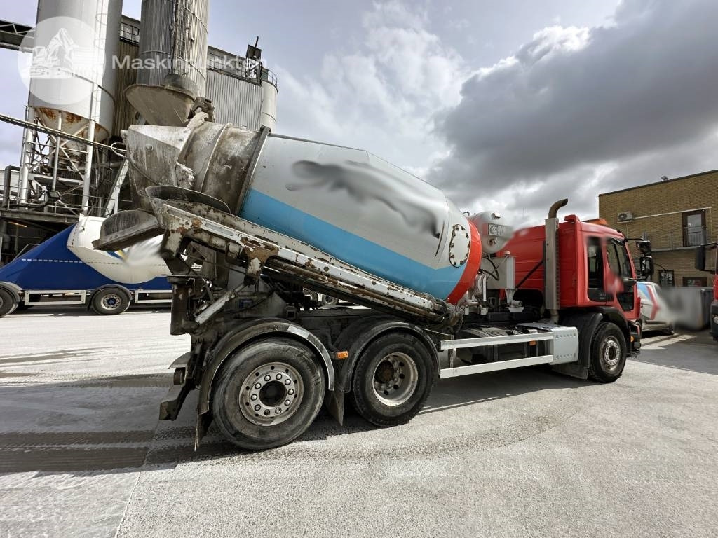 Volvo FE 320 - Betonmixer: 2 kép. Volvo FE 320 - Betonmixer: 2 kép.
