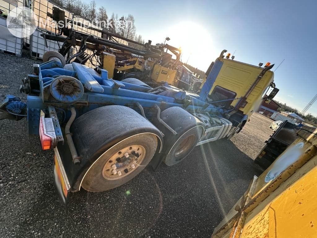 Volvo FH 12 - Horgos rakodó teherautó: 4 kép. Volvo FH 12 - Horgos rakodó teherautó: 4 kép.