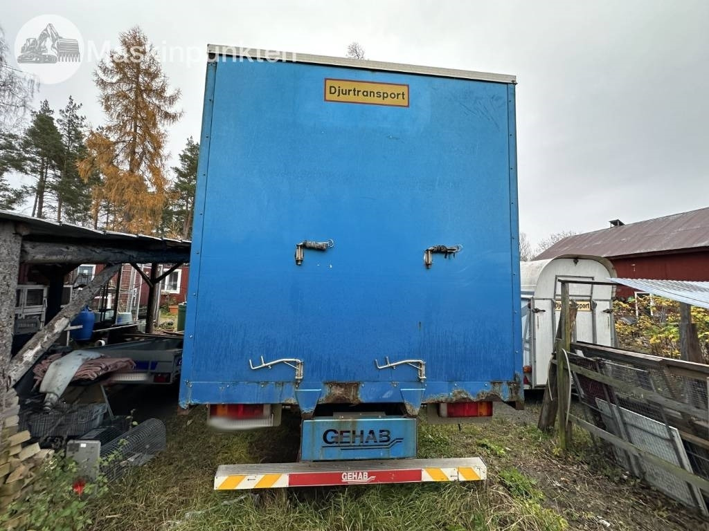 Volvo FH 12 - Állatszállító teherautó: 5 kép. Volvo FH 12 - Állatszállító teherautó: 5 kép.