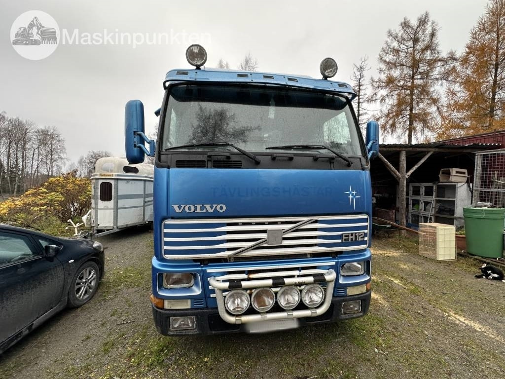 Volvo FH 12 - Állatszállító teherautó: 2 kép. Volvo FH 12 - Állatszállító teherautó: 2 kép.