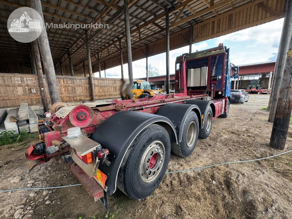 Volvo FH 16 550 - Horgos rakodó teherautó: 4 kép. Volvo FH 16 550 - Horgos rakodó teherautó: 4 kép.