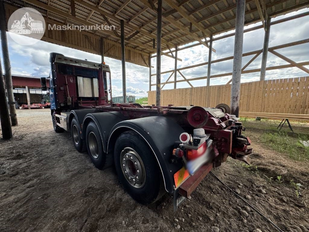 Volvo FH 16 550 - Horgos rakodó teherautó: 2 kép. Volvo FH 16 550 - Horgos rakodó teherautó: 2 kép.