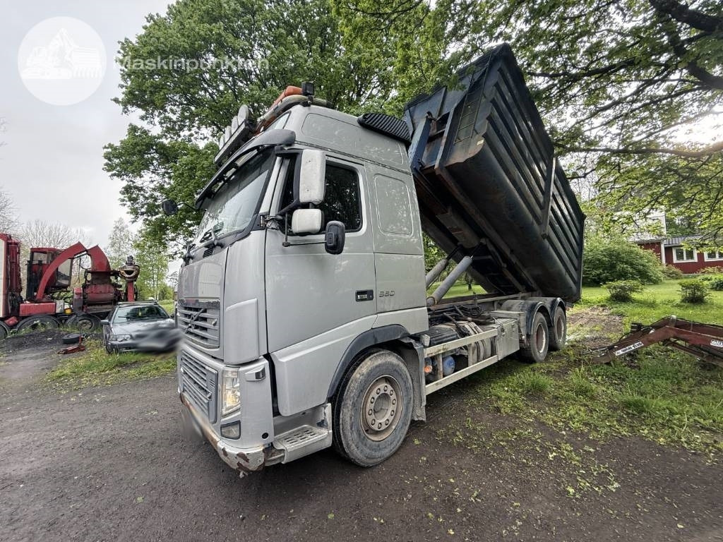 Volvo FH 16 660 - Horgos rakodó teherautó: 2 kép. Volvo FH 16 660 - Horgos rakodó teherautó: 2 kép.