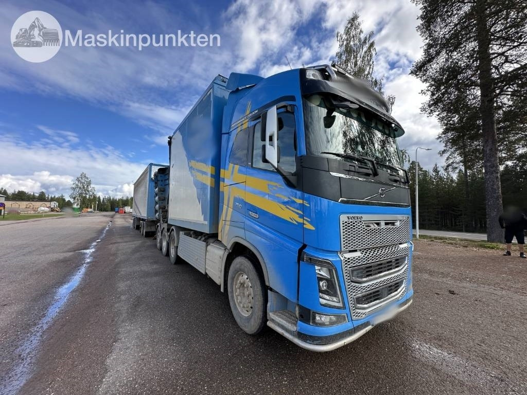 Volvo FH 16 750 - Platós teherautó, Darus autó: 4 kép. Volvo FH 16 750 - Platós teherautó, Darus autó: 4 kép.