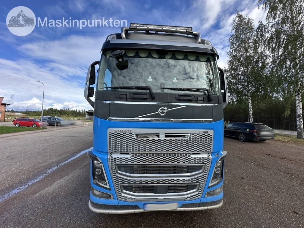 Volvo FH 16 750 - Platós teherautó, Darus autó: 3 kép. Volvo FH 16 750 - Platós teherautó, Darus autó: 3 kép.