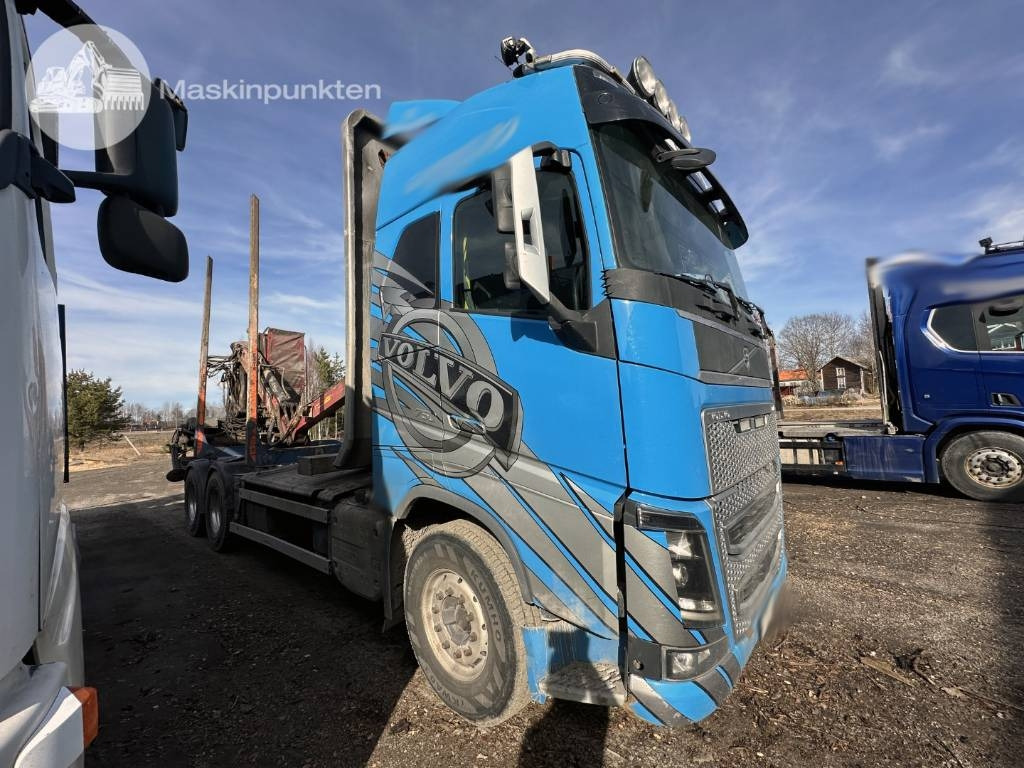Volvo FH 16 750 - Rönkszállító teherautó: 1 kép. Volvo FH 16 750 - Rönkszállító teherautó: 1 kép.